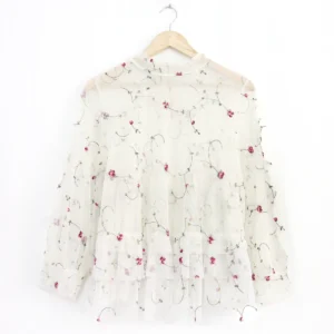 Blusa de encaje floreada
