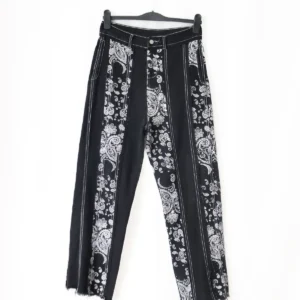Jeans negro Floral
